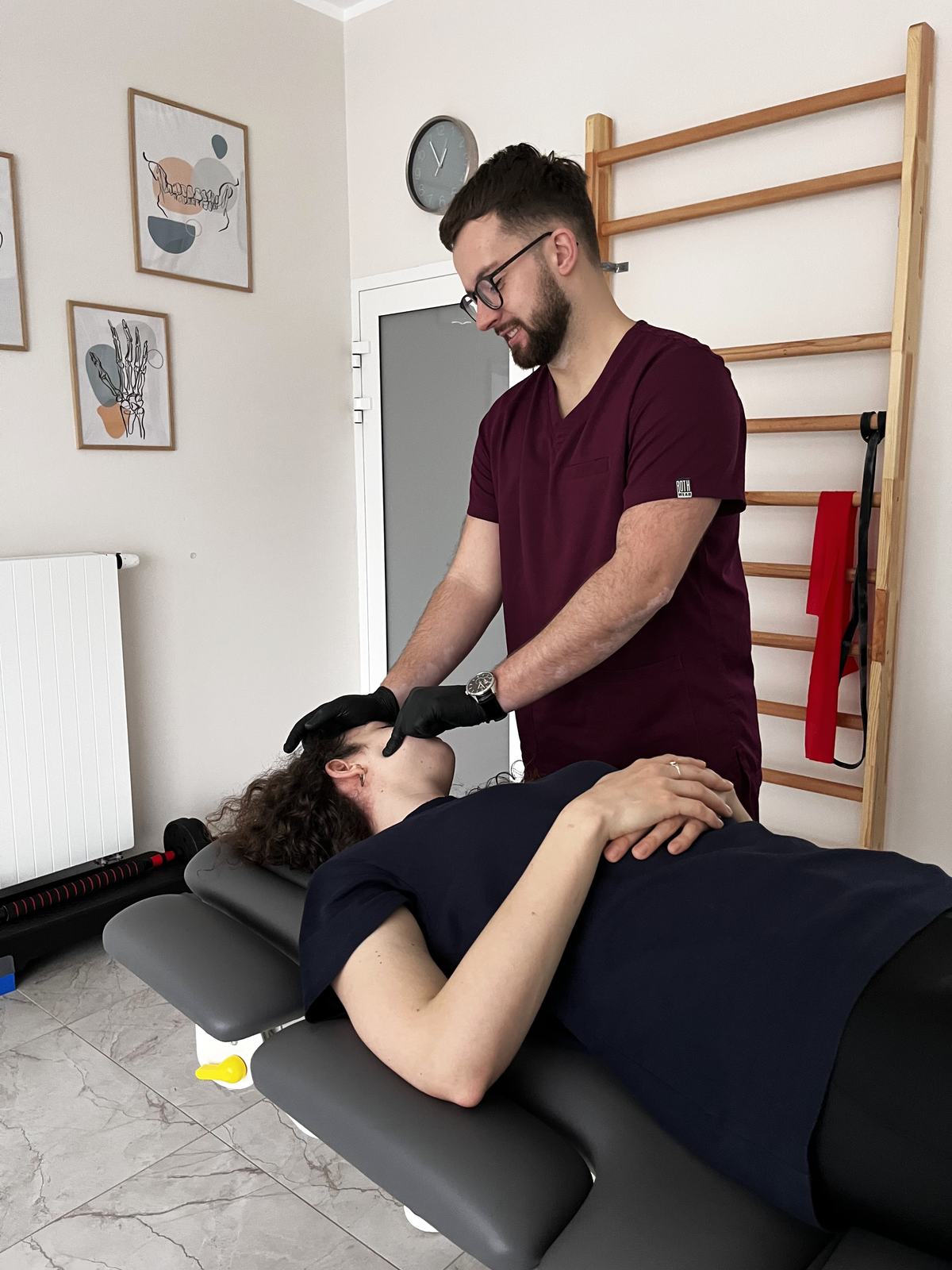 Fizjoterapia stomatologiczna - terapia stawu skroniowo-żuchwowego w gabinecie w Toruniu